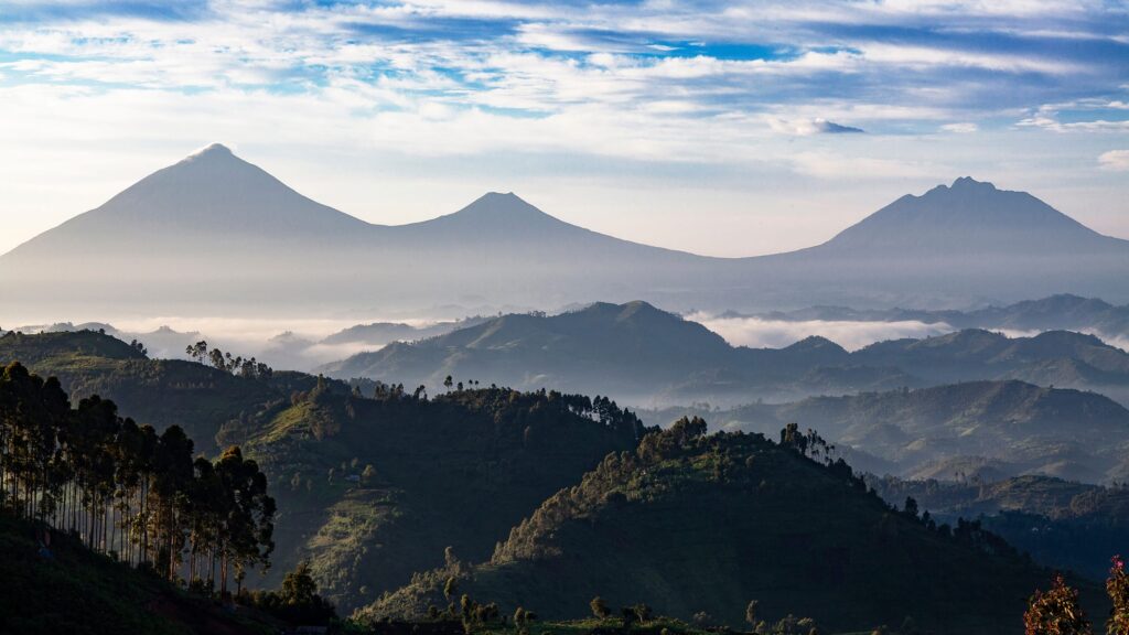 Shutterstock_Rwanda_VolcanoesNationalPark_View